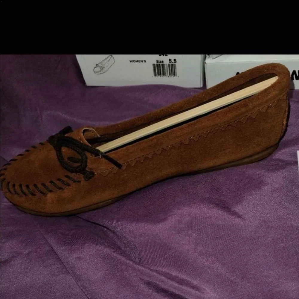 Minnetonka Suede Skimmer Women's size 5.5 - Picture 1 of 3